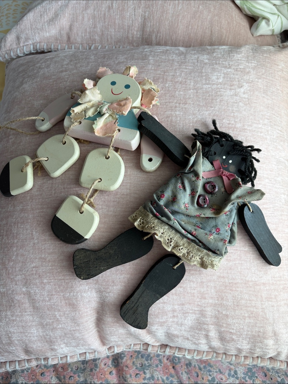 Little wooden dolls set